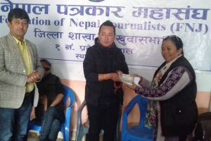 छेलामद्वारा स्कुटर खरिद अभियान्तालाई रकम हस्तान्तरण