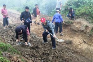 पालिकाद्धारा भोजपुर–दिङ्ला सडक स्त्तरोन्नती, वाणिज्य संघको श्रमदान