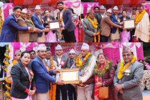 दुई व्यक्ति अभिनन्दन पत्रबाट र एक व्यक्ति सम्मान पत्रबाट सम्मानित