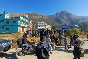 रूकुम पश्चिममा जनार्दन शर्मालाई देखाए कालोझण्डा