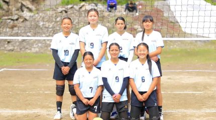 खुल्ला अन्तरपालिका स्तरीय महिला पुरुष भलिबल प्रतियोगिताको उपाधी आम्चोकलाई